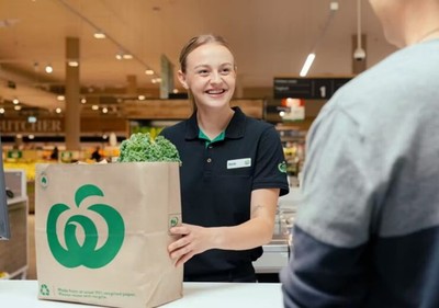 Chuỗi siêu thị Woolworths tại Australia ngừng sử dụng túi nhựa