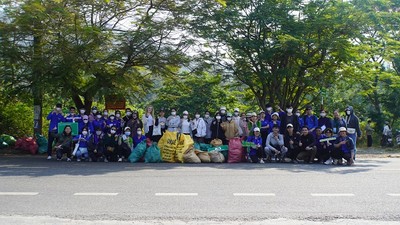 Hàng trăm tình nguyện viên tham gia Chương trình “Clean up Son Tra 2023 – Vì một Sơn Trà Xanh”