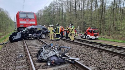 Đức: Tàu hoả đâm ô tô khiến 3 người thiệt mạng