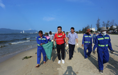 600 người nhặt rác hưởng ứng Ngày hội môi trường "Biển Đà Nẵng mãi trong xanh"