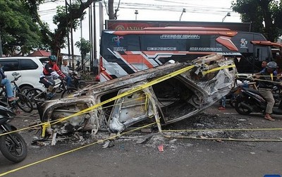 Indonesia: Xe tải đâm xe thể thao đa dụng khiến 19 người thương vong