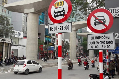 Từ 29/4, Hà Nội thí điểm dỡ bỏ biển cấm taxi trên 9 tuyến phố