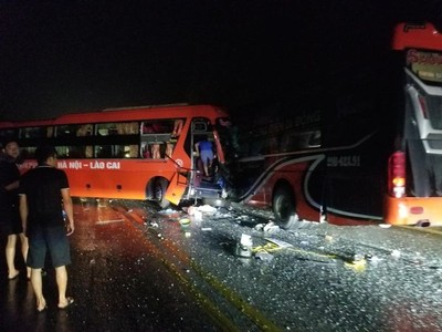 Cao tốc Nội Bài - Lào Cai: Liên tiếp 2 vụ tai nạn giao thông gây ùn tắc cục bộ