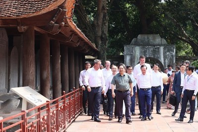 Thủ tướng Luxembourg thăm Văn Miếu và Bảo tàng Mỹ thuật Việt Nam