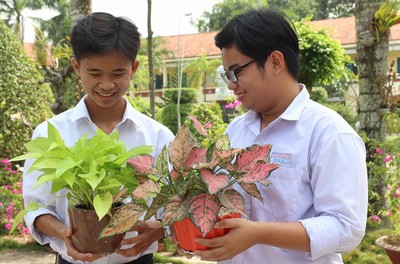 An Giang: Học sinh làm chậu cây ươm từ lòng yêu khoa học và môi trường
