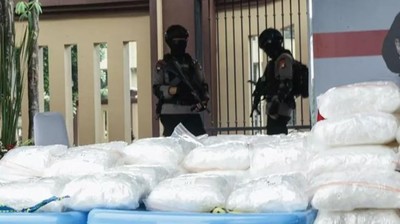 Bắt giữ đối tượng buôn bán hơn 260 kg ma túy dạng lỏng tại Indonesia
