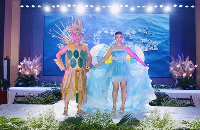 Khánh Hoà: Trình diễn thời trang sử dụng, tái chế từ chất thải rắn sinh hoạt