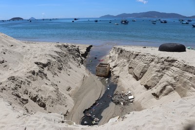 Khánh Hòa: Nước thải bẩn chảy trực tiếp ra biển