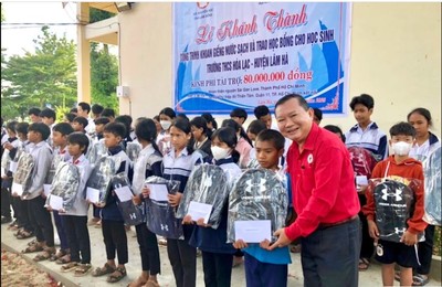 Lâm Đồng: Khánh thành công trình giếng khoan và trao học bổng cho học sinh