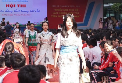 Hà Nội: Trường THCS Mai Dịch tổ chức Hội thi “Duyên dáng thời trang tái chế”