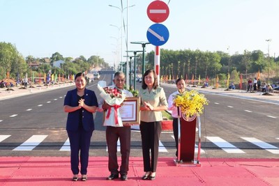 Thủ tướng Chính phủ tặng Bằng khen cụ ông hiến 7.000 m2 đất làm đường giao thông