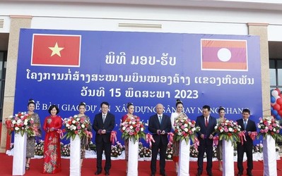 Việt Nam bàn giao sân bay Nỏng Khạng cho Lào