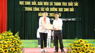 Tuyên dương, khen thưởng học sinh, giáo viên có thành tích xuất sắc huyện Tân Yên