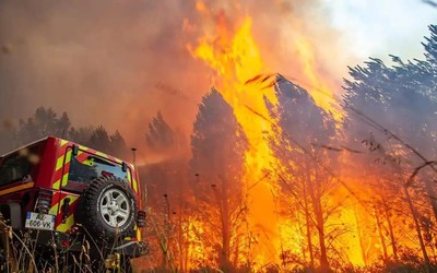 Tây Ban Nha: Cháy rừng vượt tầm kiểm soát khiến hàng trăm người phải sơ tán