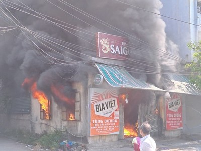 Quảng Bình: Cháy lớn thiêu rụi quán cháo gà ở Đồng Hới