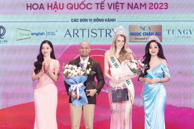 Hoa hậu Thanh Nga hội ngộ cùng đương kim Miss International chúc mừng Á hậu Phương Nhi