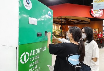 Sinh viên Trường ĐH Nha Trang bảo vệ thành công đề tài Máy thu gom rác thông minh