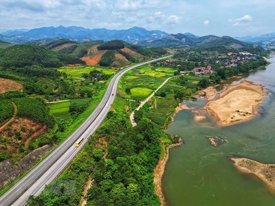 Cao tốc Hà Nội - Lào Cai 'đánh thức' tiềm năng kinh tế vùng Tây Bắc