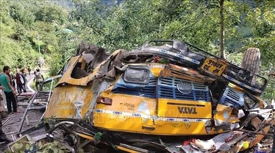 Ấn Độ: Xe buýt rơi xuống hẻm núi khiến ít nhất 10 người thiệt mạng