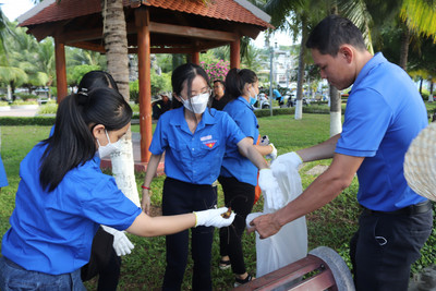 Khánh Hòa tổ chức lễ phát động “Ngày thu nhặt rác”