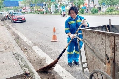 Người tổ trưởng tận tâm với nghề giữ sạch đường phố