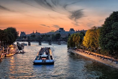 Pháp nỗ lực làm sạch sông Seine trước thềm Olympic 2024