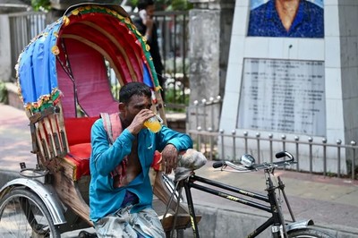 Thảm cảnh cắt điện kéo dài giữa đợt nắng nóng tại Bangladesh