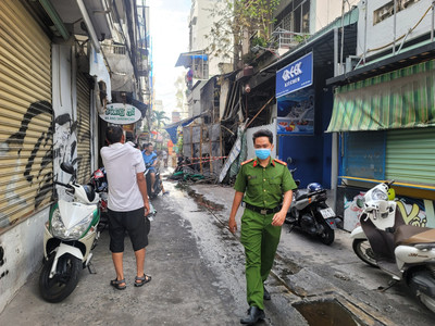 TP Nha Trang: Cháy nhà lúc nửa đêm khiến 3 ông cháu tử vong