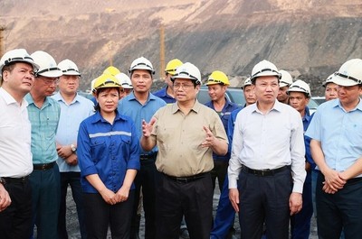 Thủ tướng Phạm Minh Chính kiểm tra tình hình cung ứng than, sản xuất điện tại Quảng Ninh