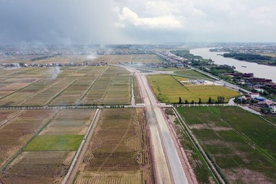 Toàn cảnh đường nối vùng kinh tế biển Nam Định với cao tốc Cầu Giẽ - Ninh Bình đang xây giai đoạn 2
