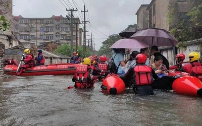 Mưa bão hoành hành, Trung Quốc kích hoạt hệ thống ứng phó khẩn cấp với lũ lụt