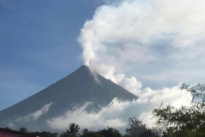 Philippines: Cảnh báo khí độc từ núi lửa Mayon gây hại cho sức khoẻ