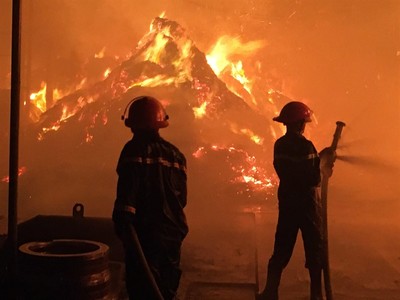 Quảng Nam: Cháy xưởng chứa viên nén gỗ ở Cụm công nghiệp Nam Chu Lai