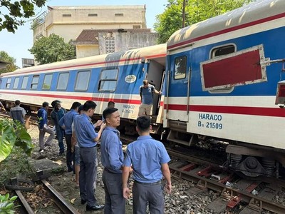 Bình Thuận: Tàu SE2 bị trật bánh, tuyến đường sắt Bắc-Nam tê liệt