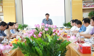 Bắc Giang: Khảo sát tình hình đầu tư, sản xuất kinh doanh tại Khu công nghiệp Hòa Phú