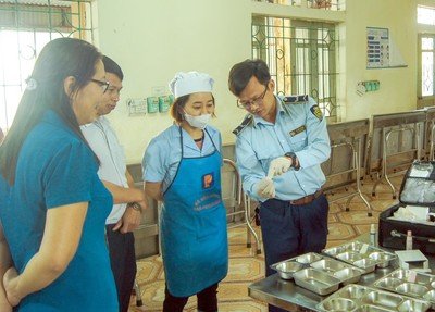 Điện Biên: Tăng cường đảm bảo an toàn vệ sinh thực phẩm dịp hè