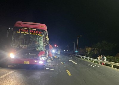 Phú Yên: Va chạm xe khách, 2 người tử vong, nhiều người bị thương