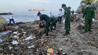 TP.Vũng Tàu: Hơn 900 tình nguyện viên dọn rác, làm sạch biển Bãi Dâu