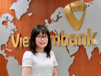 Phỏng vấn bà Đoàn Hồng Nhung – Phó Giám đốc Khối bán lẻ Vietcombank