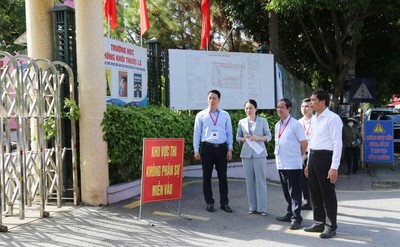Bộ trưởng Bộ GD&ĐT kiểm tra công tác tổ chức thi tốt nghiệp THPT tại Quảng Ninh
