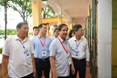 Bộ trưởng Bộ GĐ-ĐT Nguyễn Kim Sơn kiểm tra điểm thi tại các địa phương
