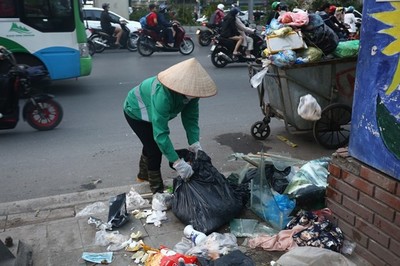 Những bất cập trong thu gom và xử lý rác thải tại Hà Nội