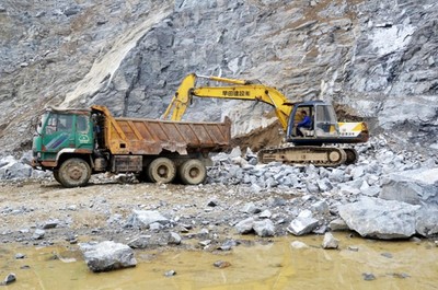 Thanh Hóa: Xử phạt gần 300 triệu đồng 2 doanh nghiệp do vi phạm trong khai thác khoáng sản