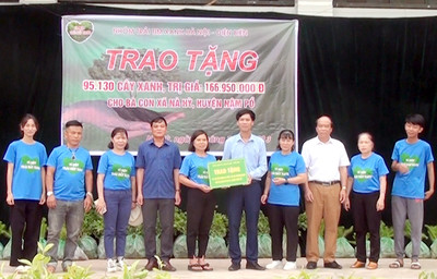 Điện Biên: Trao tặng hơn 95.000 cây xanh cho xã Nà Hỳ huyện Nậm Pồ