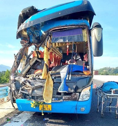 Tai nạn trên cao tốc Nha Trang - Cam Lâm khiến 8 người thương vong