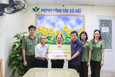 Quảng Ninh: Thiếu tướng Đinh Văn Nơi thăm, hỗ trợ chi phí mổ tim cho cháu bé bị tim bẩm sinh