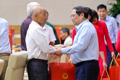 Thủ tướng Phạm Minh Chính gặp mặt Đoàn đại biểu người có công tiêu biểu tỉnh Nam Định