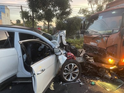 Tai nạn kinh hoàng trên QL20 Lâm Đồng: Xe 7 chỗ tông xe tải, 3 người tử vong