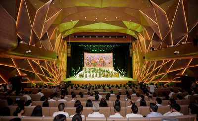 Thủ tướng Chính phủ Phạm Minh Chính cắt băng khánh thành Nhà hát Hồ Gươm