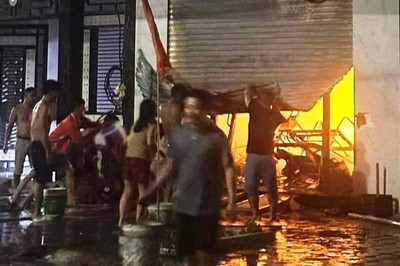 Thanh Hoá: Xe điện bốc cháy trong nhà, hai bà cháu tử vong